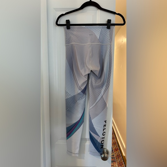 Peloton Sails High Waist Legging - Size Small - Reversible - Picture 3 of 8